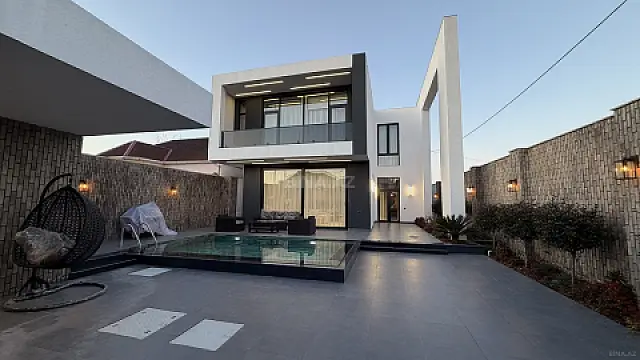 Satılır 4 otaqlı həyət evi 200 m²