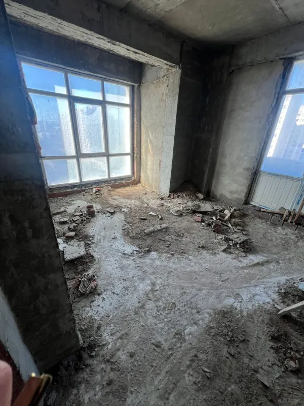 Satılır 3 otaqlı mənzil 136 m²