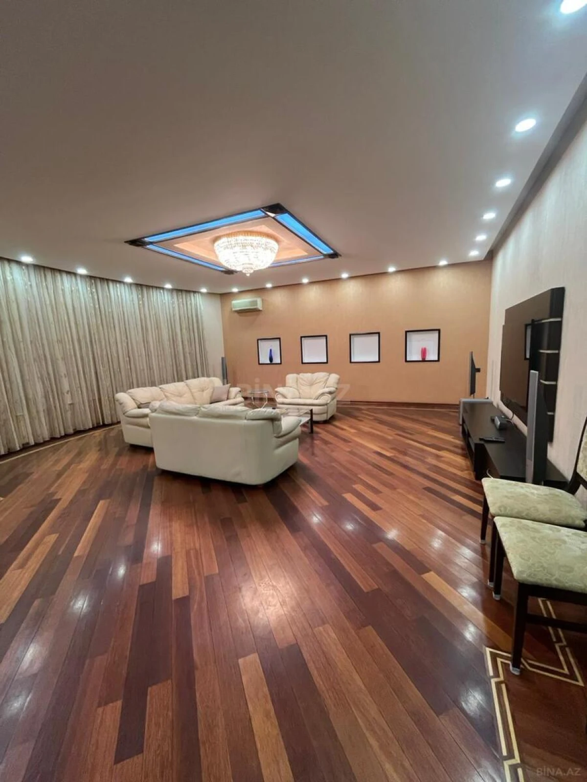 Kirayə verilir 4 otaqlı mənzil 140 m²
