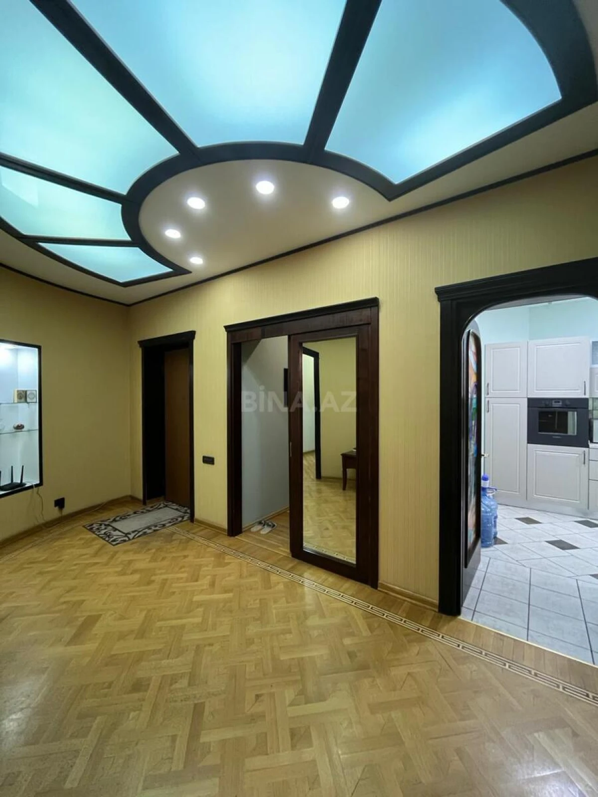 Kirayə verilir 4 otaqlı mənzil 140 m²