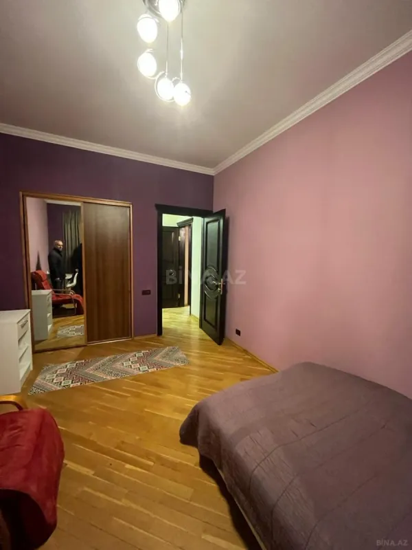 Kirayə verilir 4 otaqlı mənzil 140 m²
