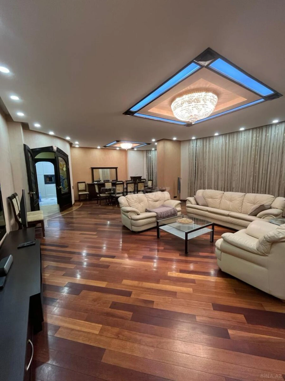 Kirayə verilir 4 otaqlı mənzil 140 m²