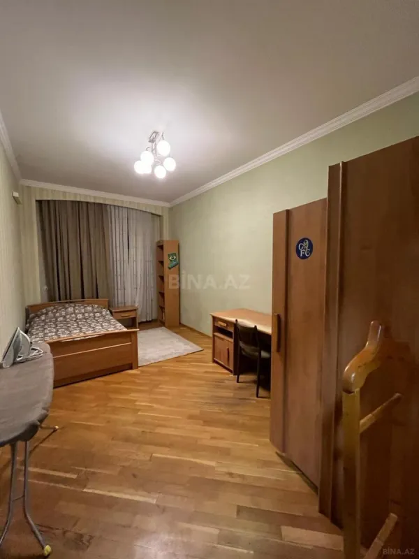 Kirayə verilir 4 otaqlı mənzil 140 m²