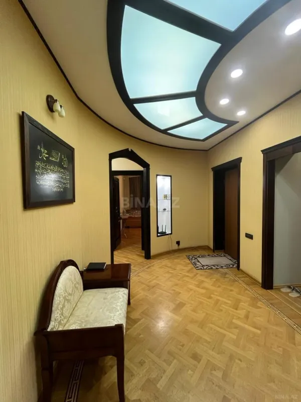 Kirayə verilir 4 otaqlı mənzil 140 m²