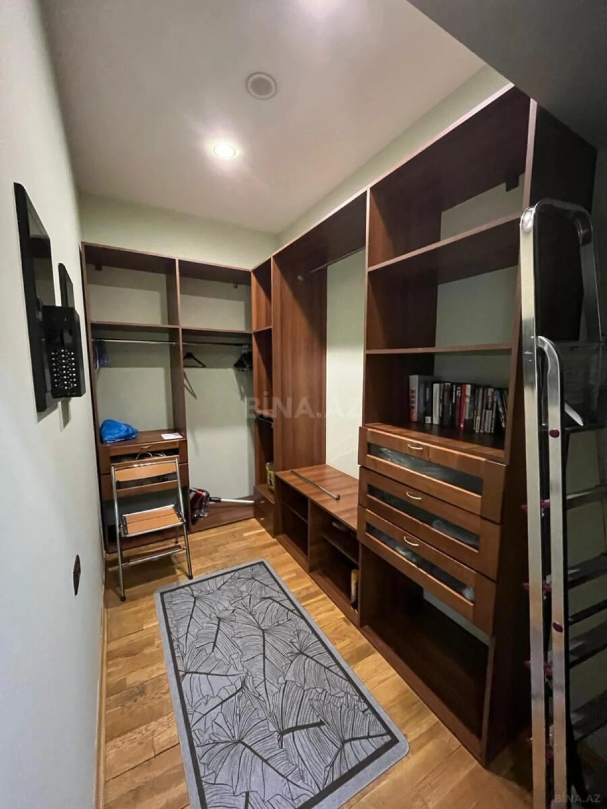 Kirayə verilir 4 otaqlı mənzil 140 m²