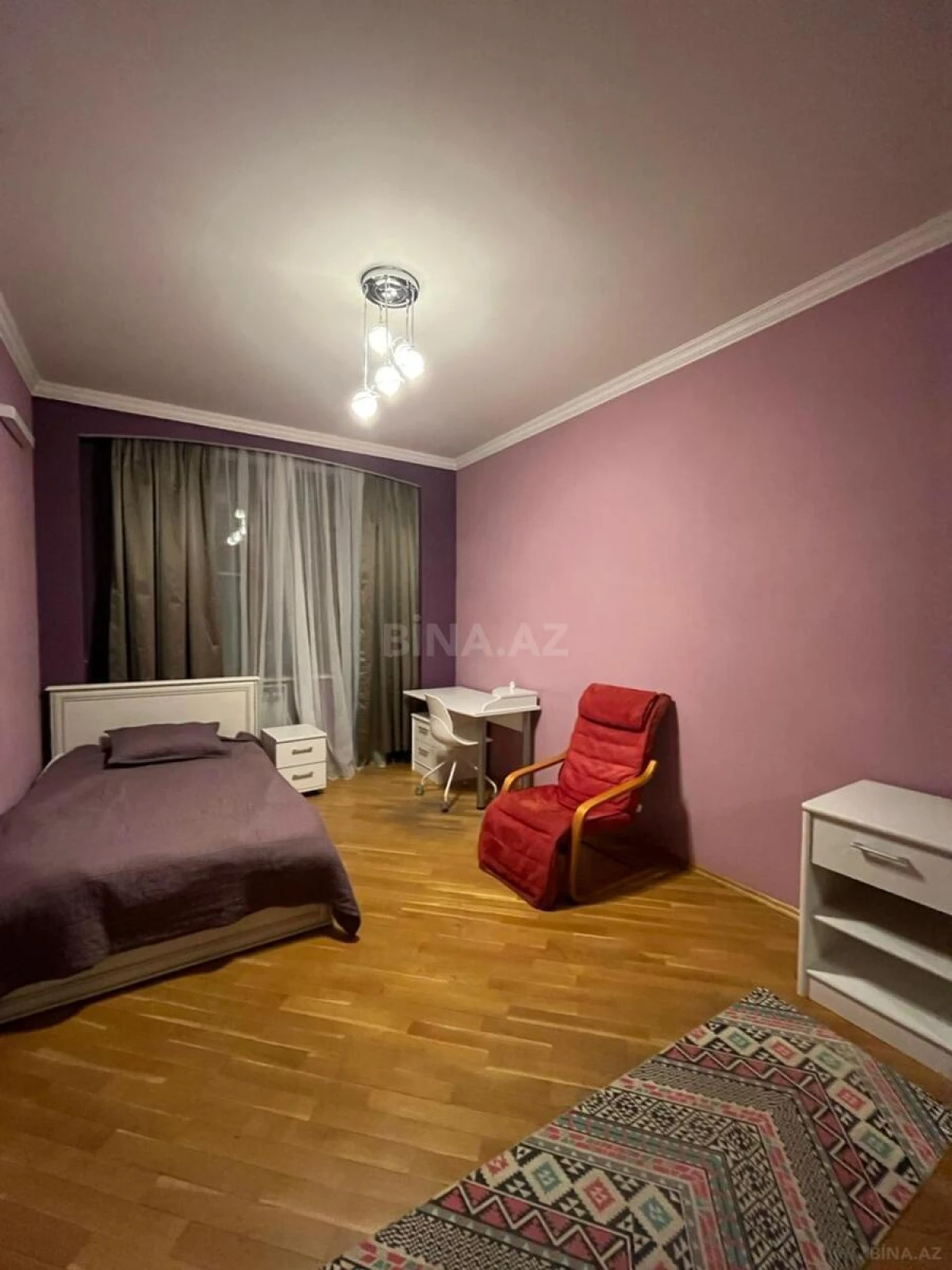 Kirayə verilir 4 otaqlı mənzil 140 m²