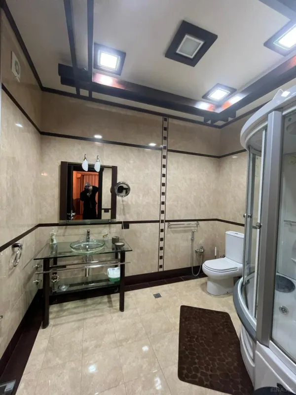 Kirayə verilir 4 otaqlı mənzil 140 m²