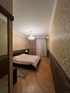 Kirayə verilir 4 otaqlı mənzil 140 m²