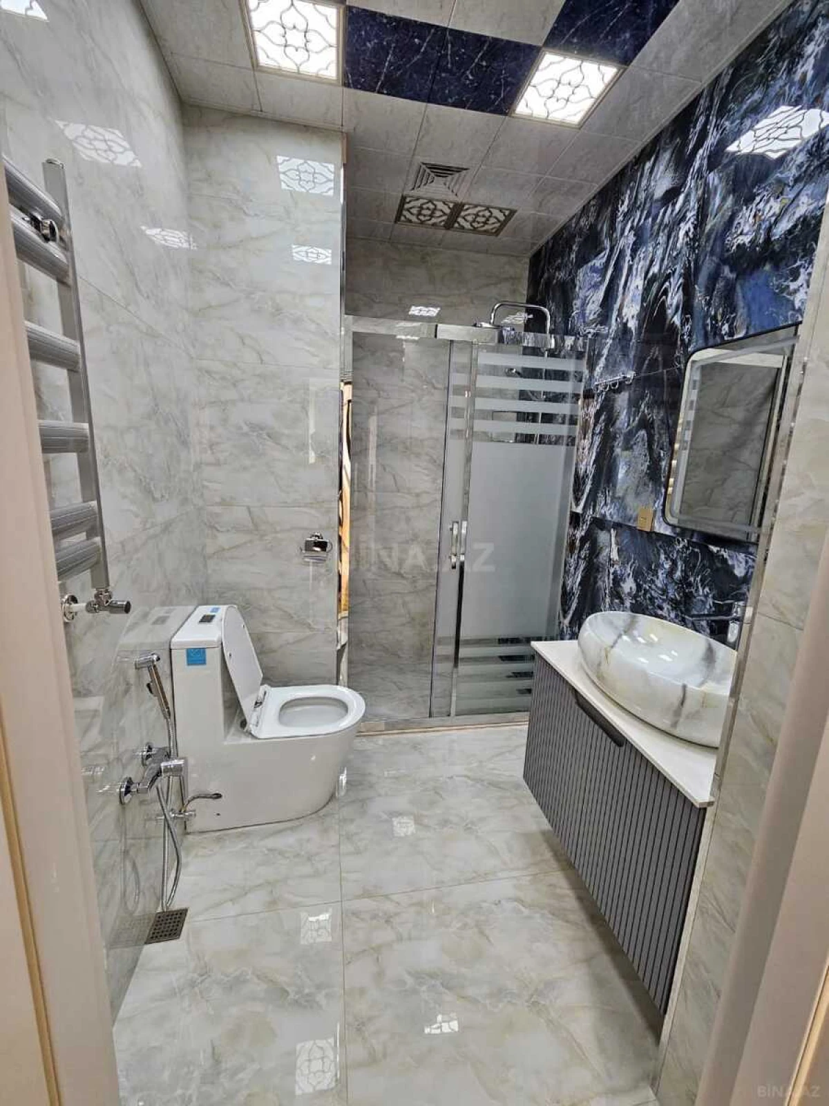 Kirayə verilir 3 otaqlı mənzil 135 m²