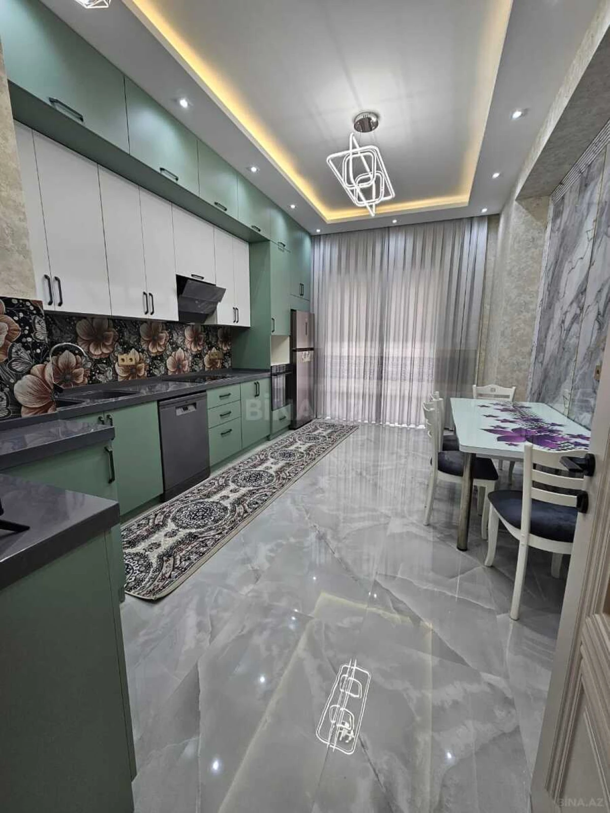 Kirayə verilir 3 otaqlı mənzil 135 m²