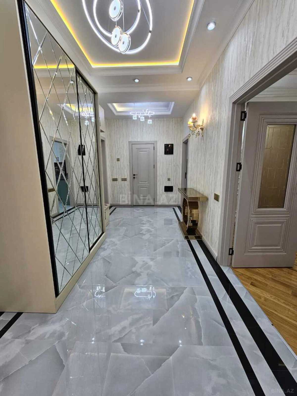 Kirayə verilir 3 otaqlı mənzil 135 m²