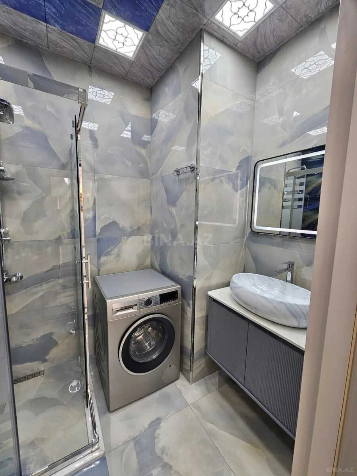 Kirayə verilir 3 otaqlı mənzil 135 m²