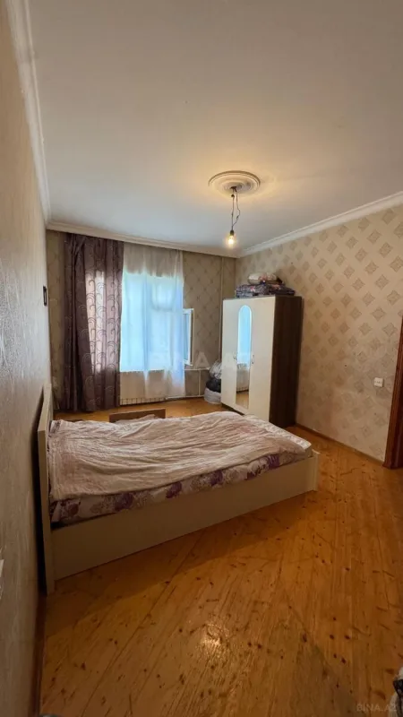 Satılır 4 otaqlı mənzil 110 m²