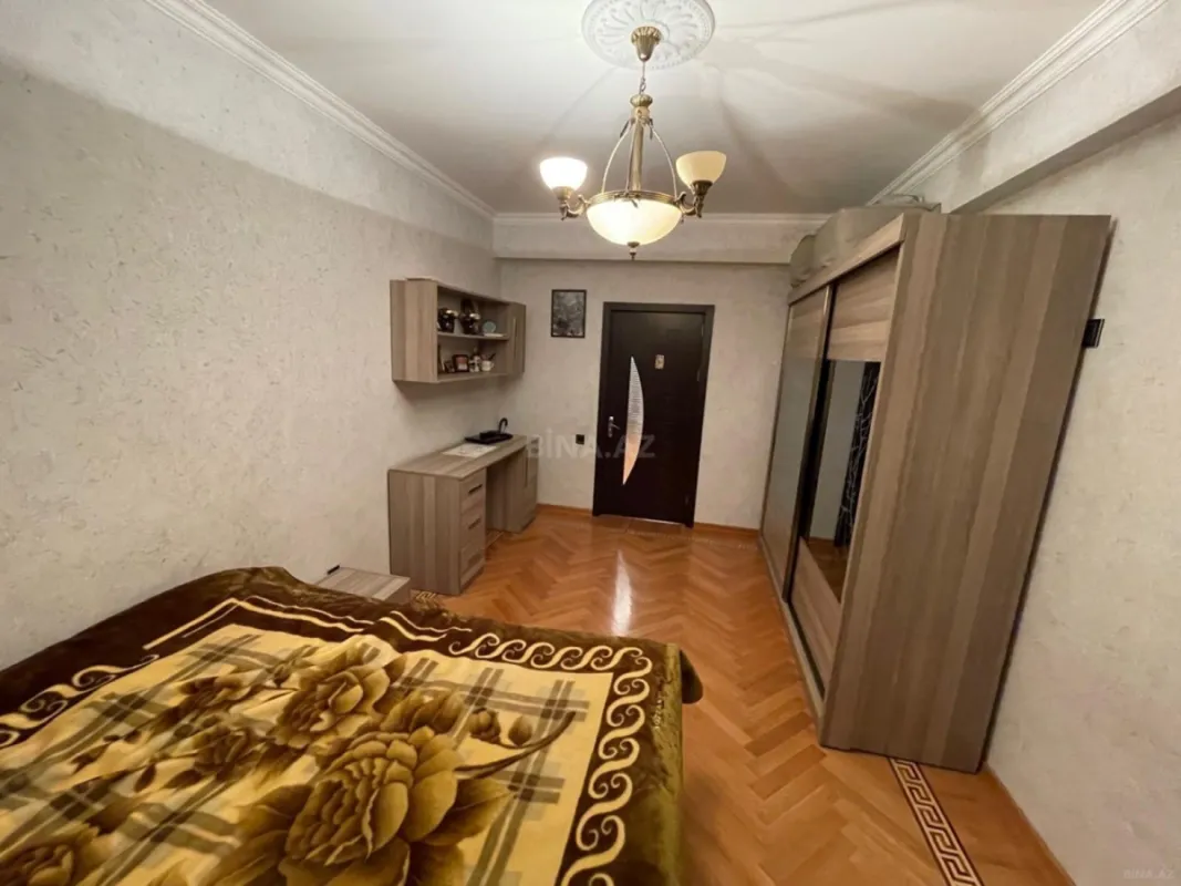 Satılır 3 otaqlı mənzil 130 m²