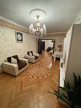 Satılır 3 otaqlı mənzil 130 m²