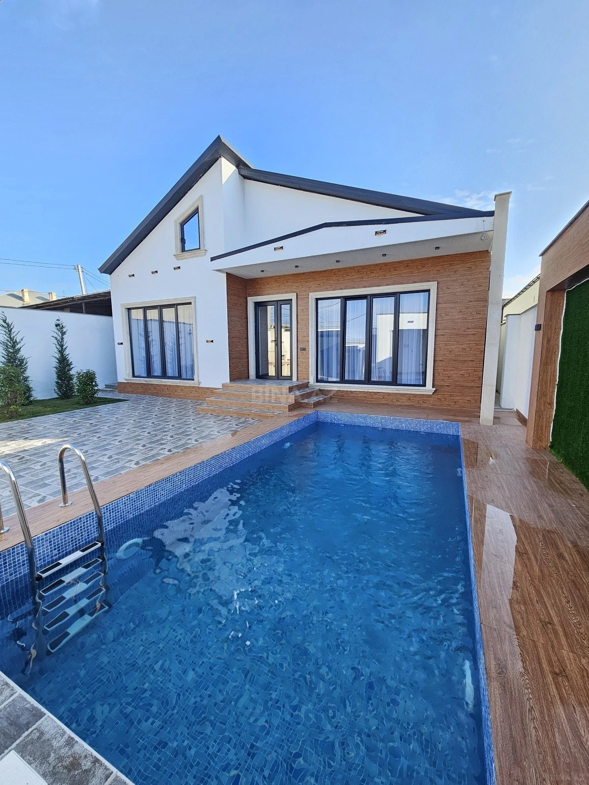 Satılır 4 otaqlı həyət evi 150 m²