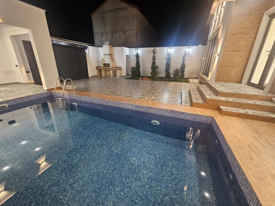 Satılır 4 otaqlı həyət evi 150 m²