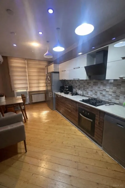 Satılır 4 otaqlı mənzil 115 m²