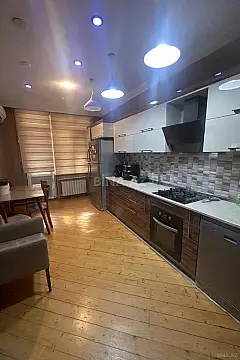 Satılır 4 otaqlı mənzil 115 m²