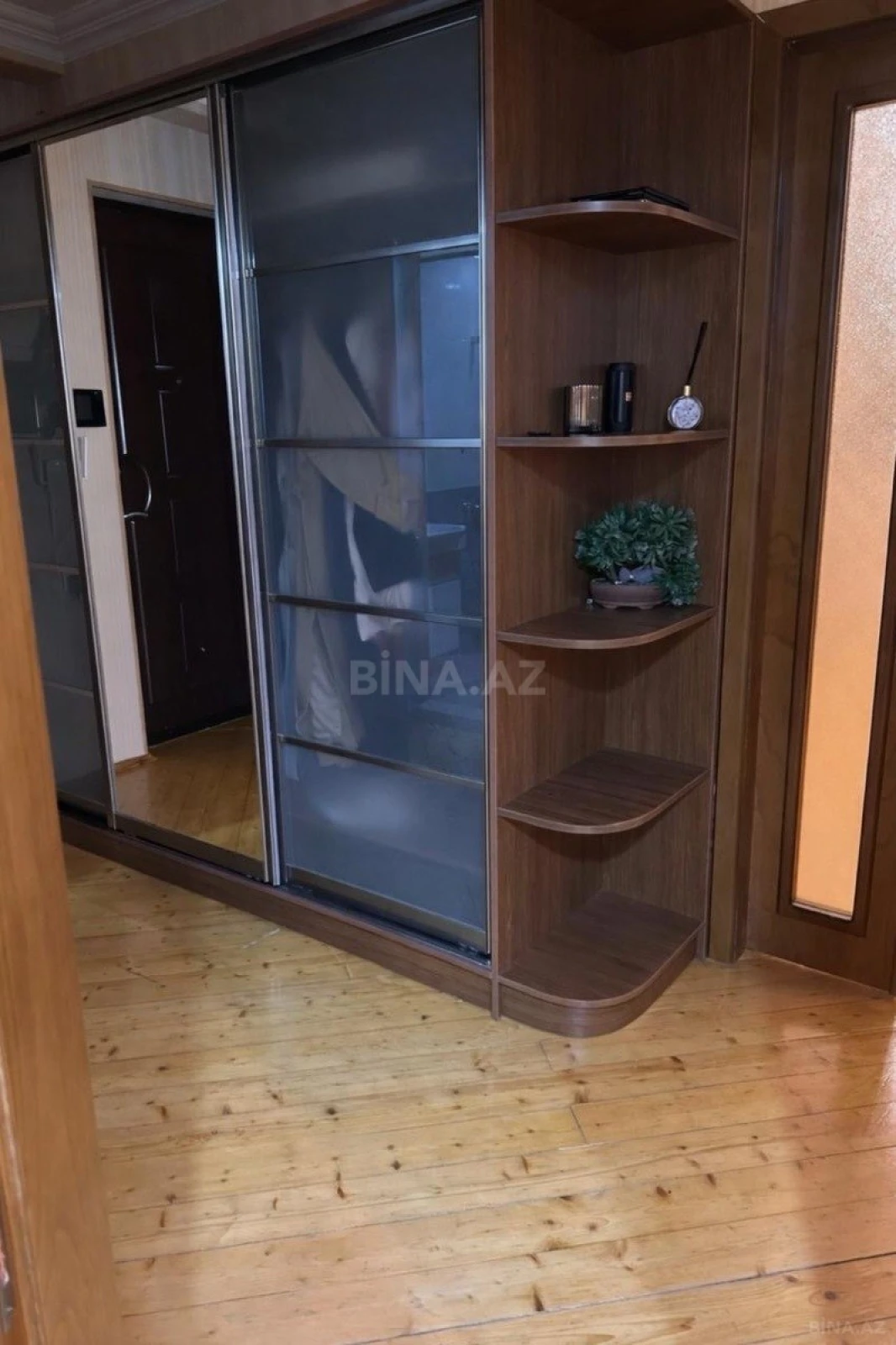Satılır 4 otaqlı mənzil 115 m²