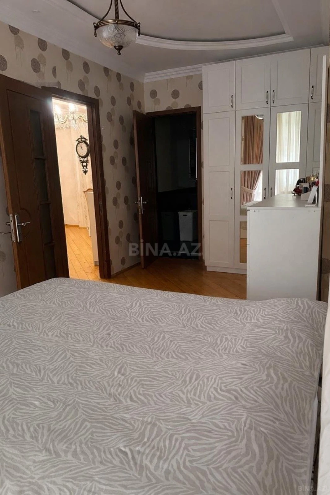 Satılır 4 otaqlı mənzil 115 m²