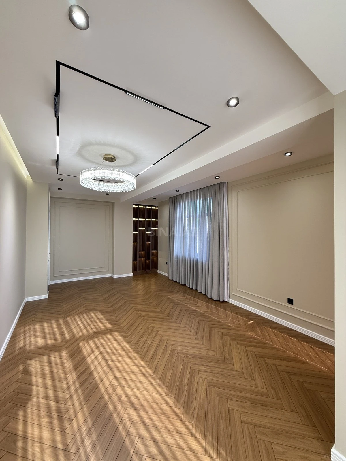 Satılır 4 otaqlı mənzil 140 m²