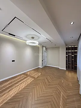 Satılır 4 otaqlı mənzil 140 m²