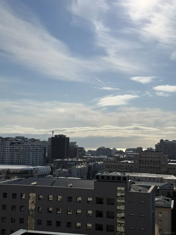 Satılır 4 otaqlı mənzil 140 m²