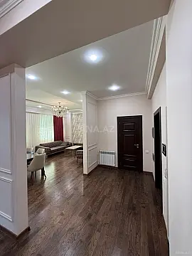 Satılır 3 otaqlı mənzil 117 m²