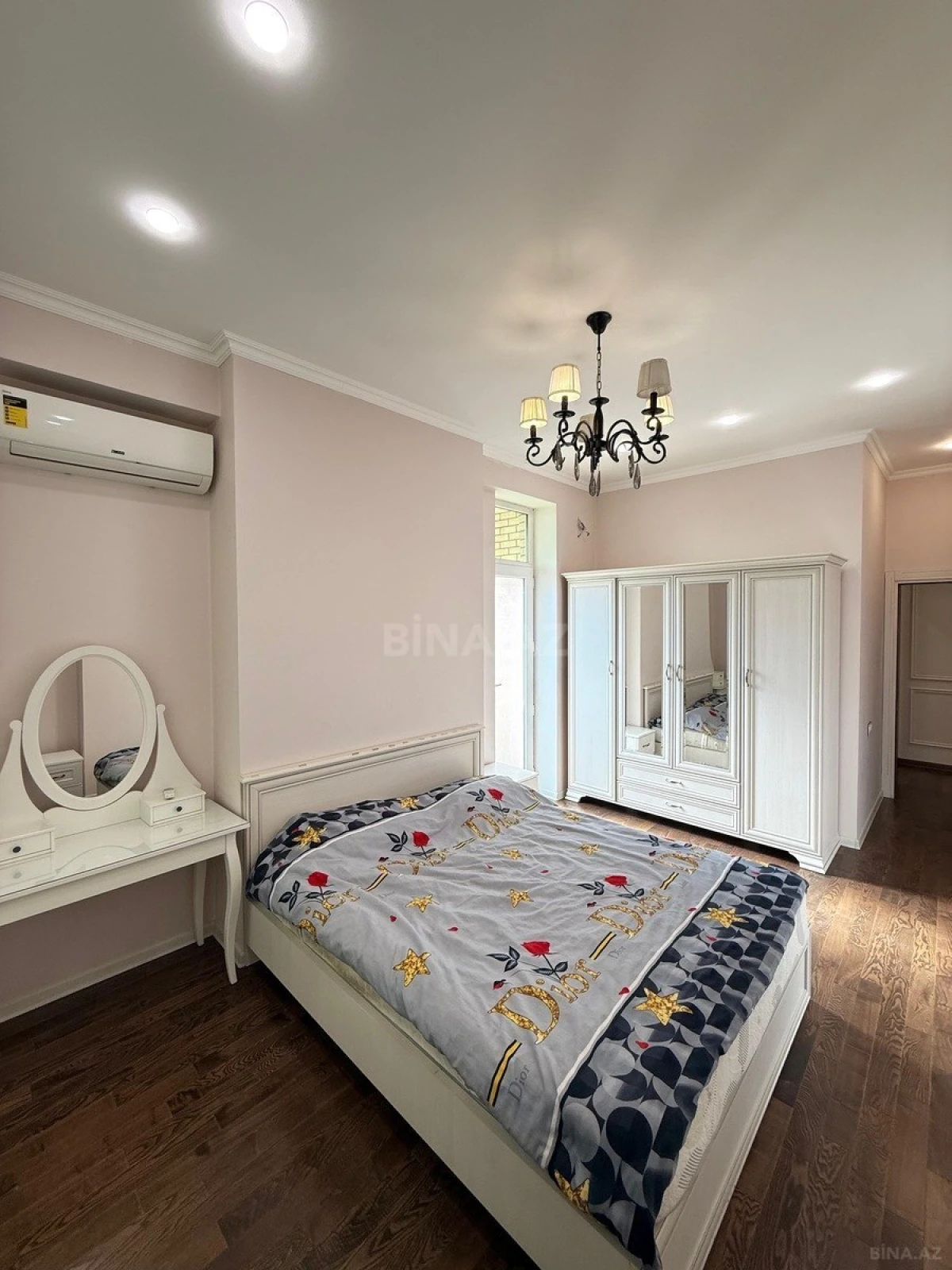 Satılır 3 otaqlı mənzil 117 m²