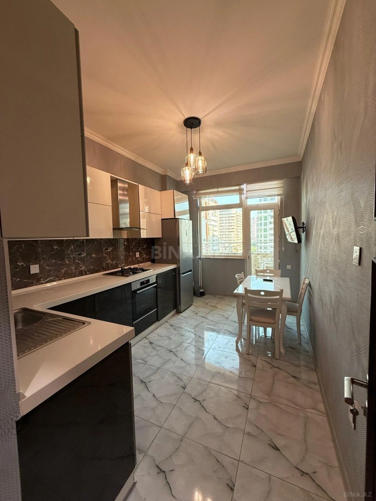 Satılır 3 otaqlı mənzil 117 m²