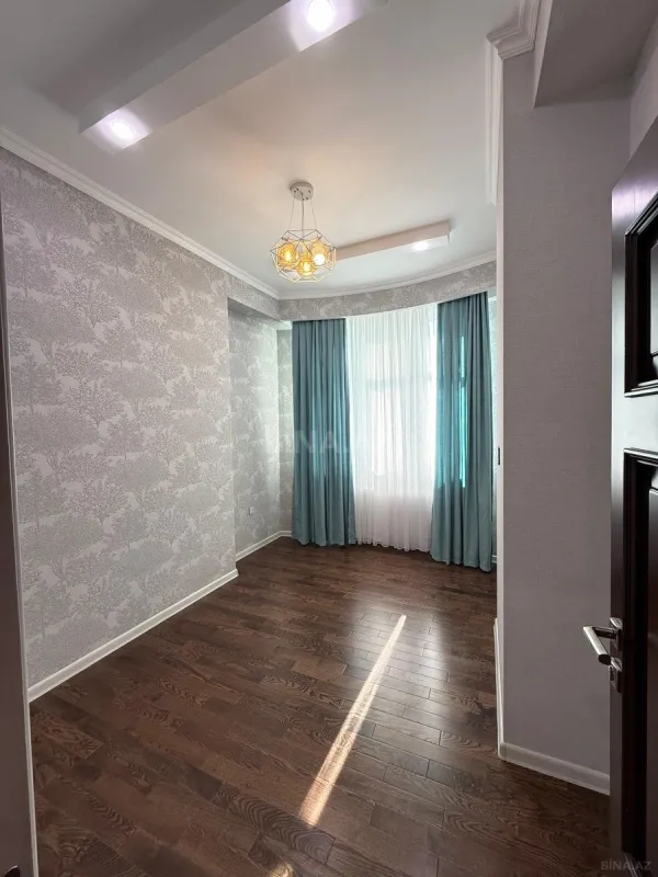 Satılır 3 otaqlı mənzil 117 m²