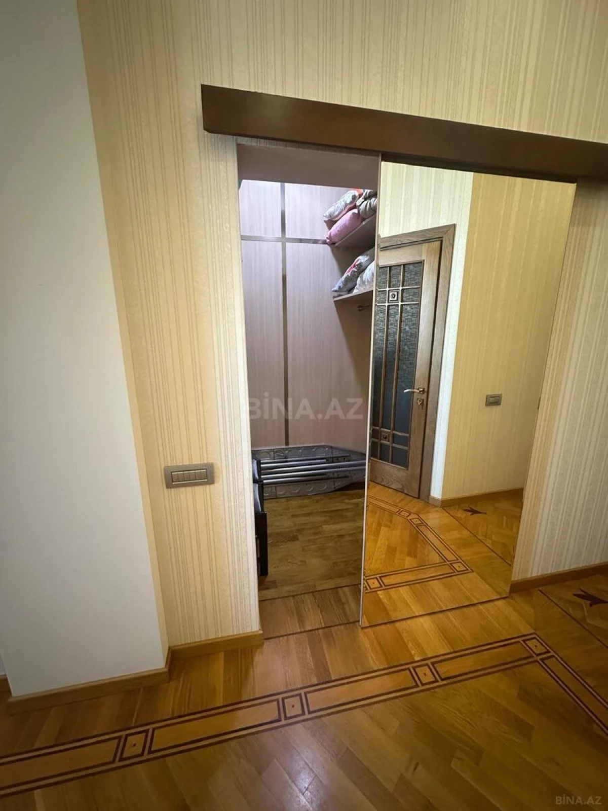 Satılır 3 otaqlı mənzil 136 m²
