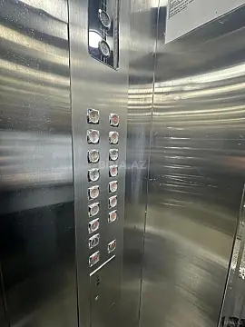 Satılır 3 otaqlı mənzil 136 m²