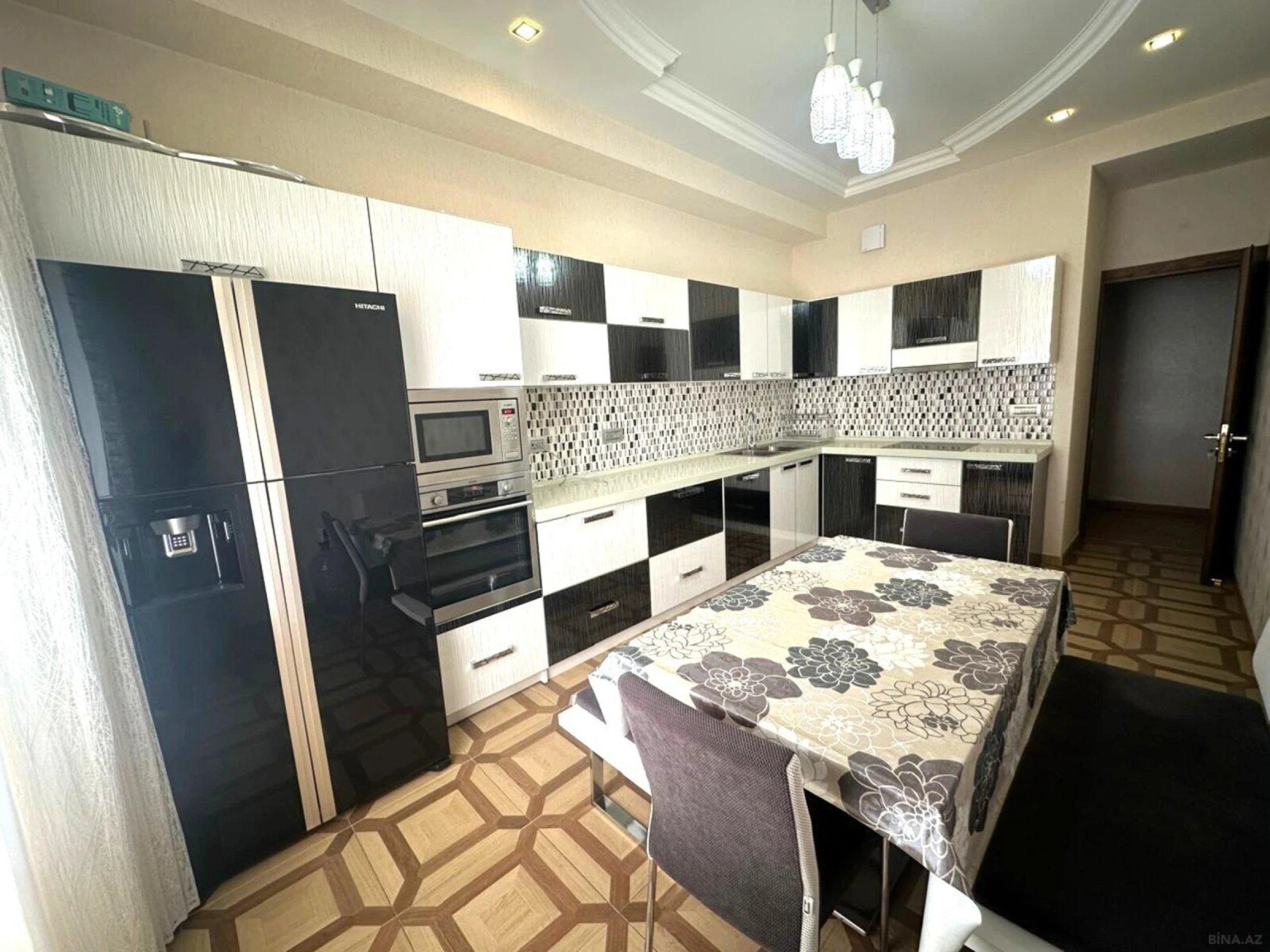 Satılır 3 otaqlı mənzil 136 m²