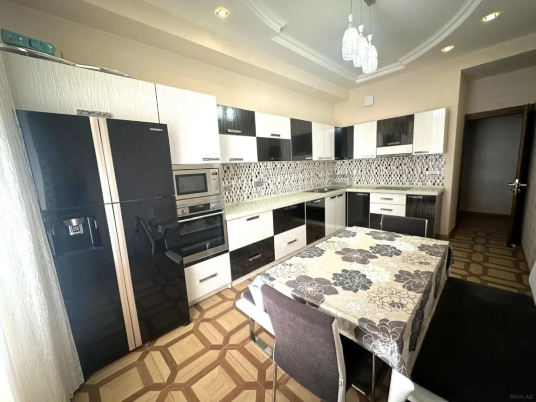 Satılır 3 otaqlı mənzil 136 m²