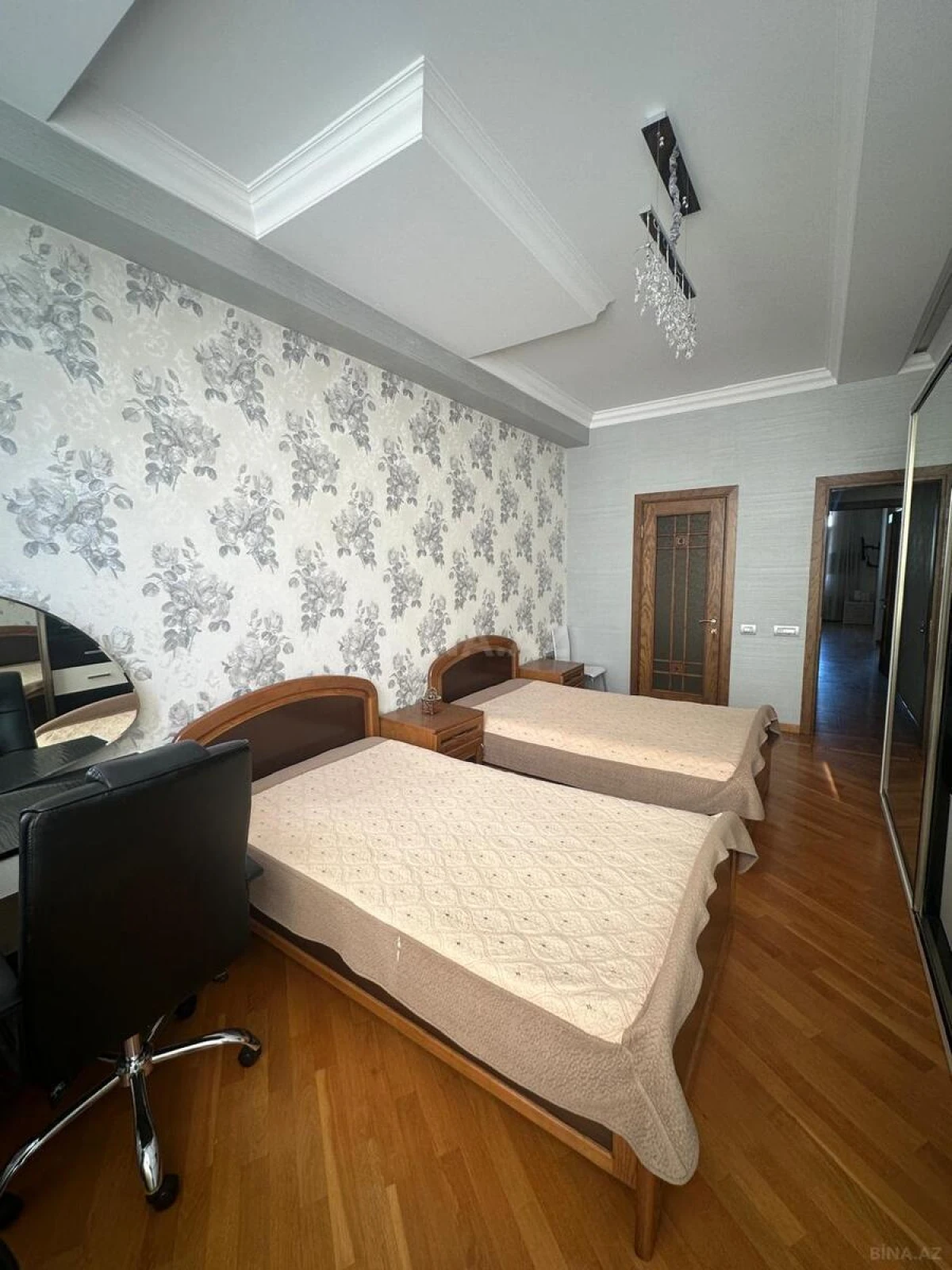 Satılır 3 otaqlı mənzil 136 m²
