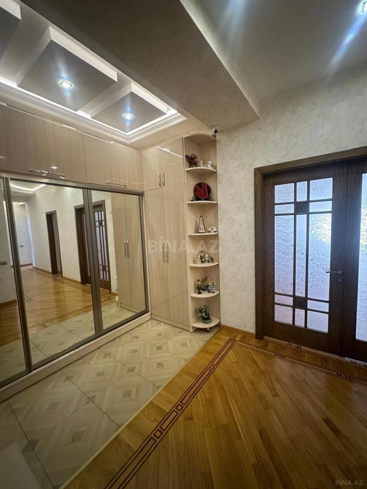 Satılır 3 otaqlı mənzil 136 m²