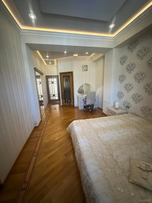 Satılır 3 otaqlı mənzil 136 m²