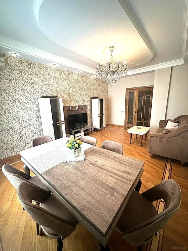 Satılır 3 otaqlı mənzil 136 m²