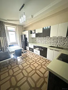 Satılır 3 otaqlı mənzil 136 m²