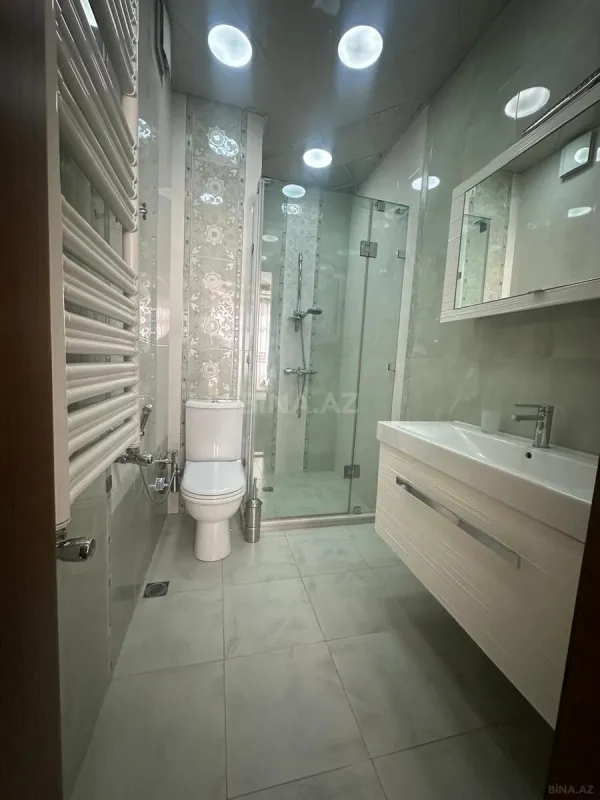 Satılır 3 otaqlı mənzil 136 m²