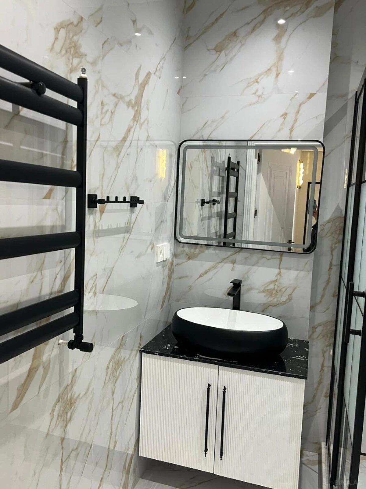 Satılır 3 otaqlı mənzil 102 m²