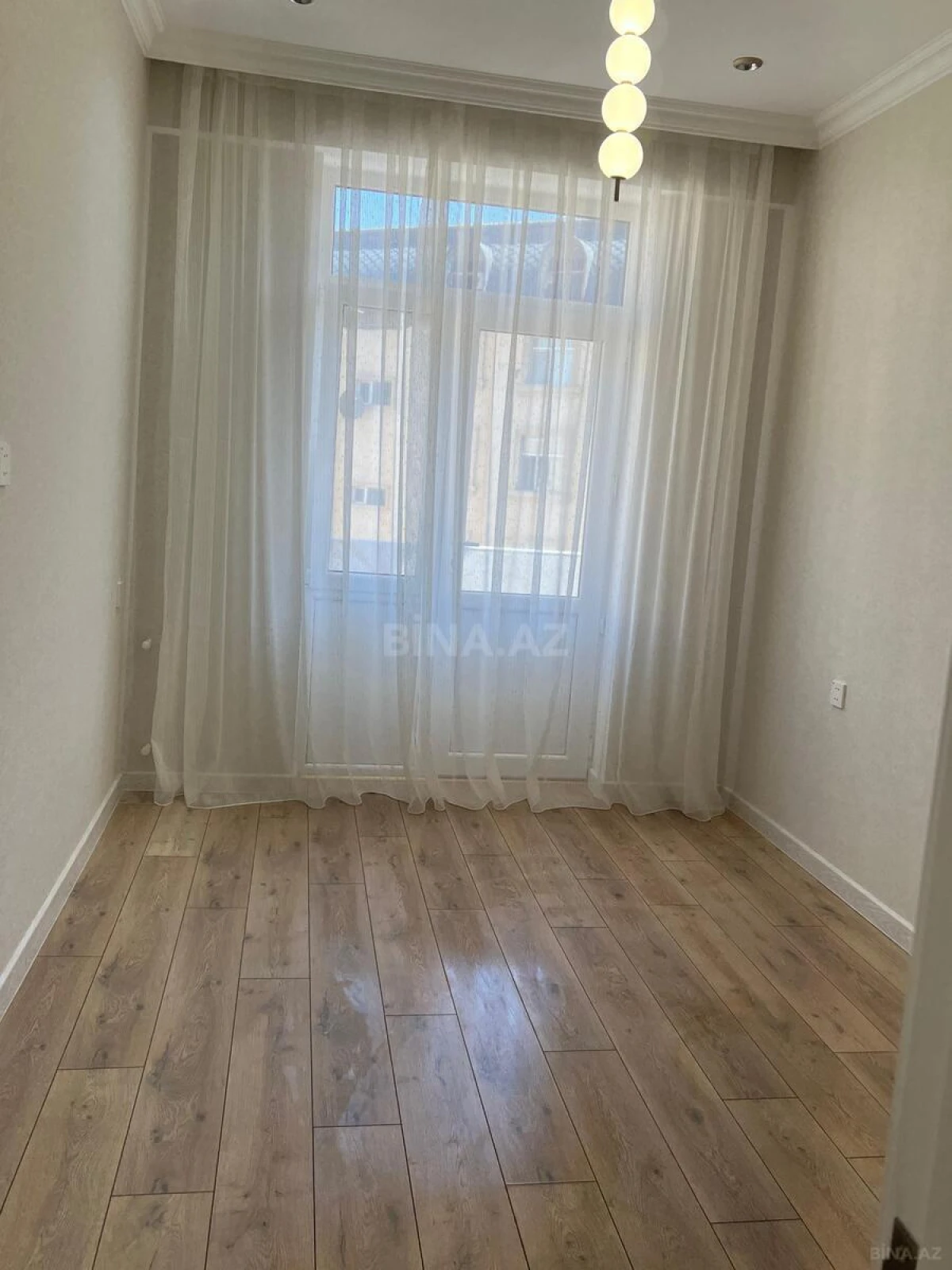 Satılır 3 otaqlı mənzil 102 m²