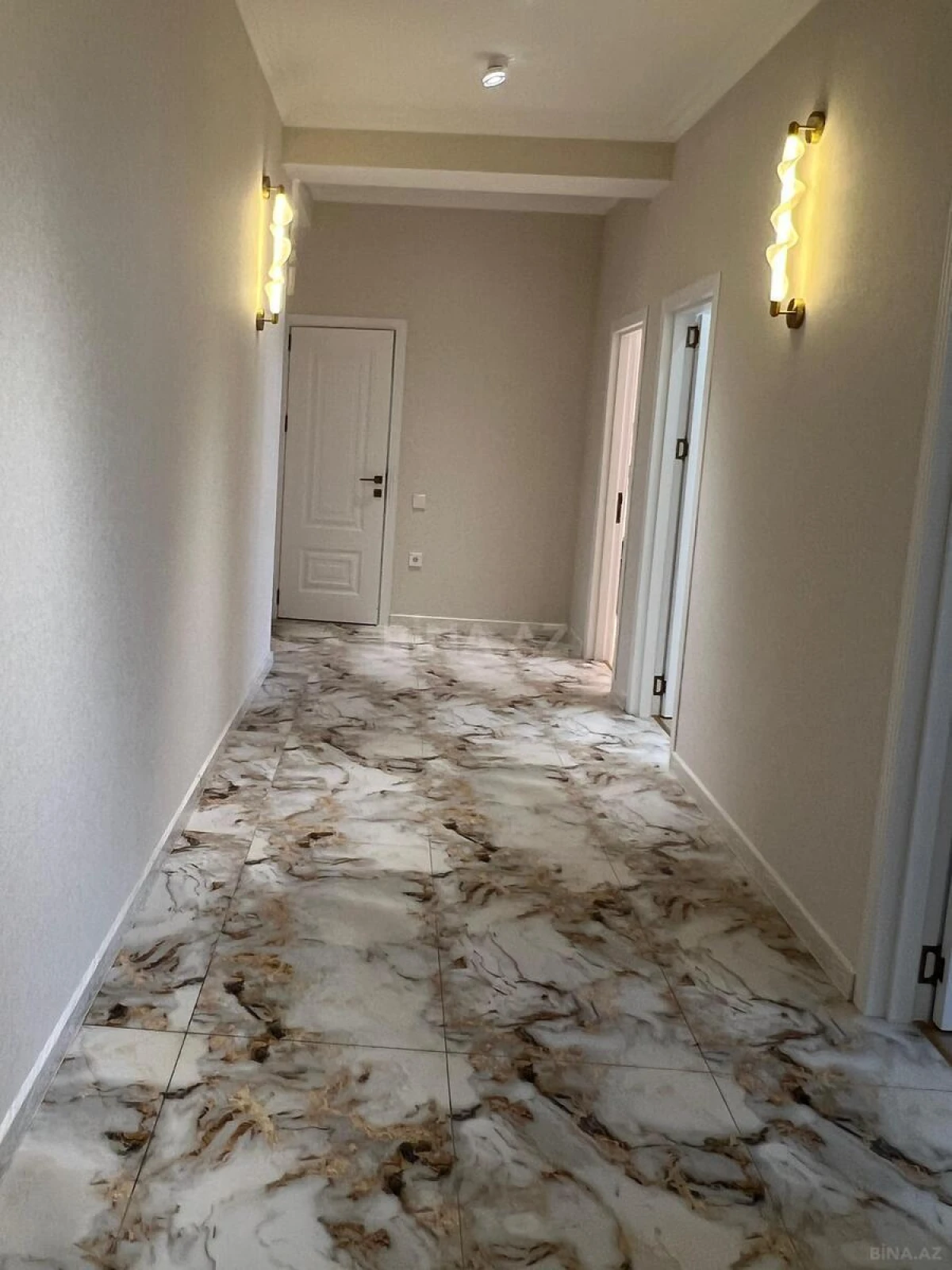 Satılır 3 otaqlı mənzil 102 m²