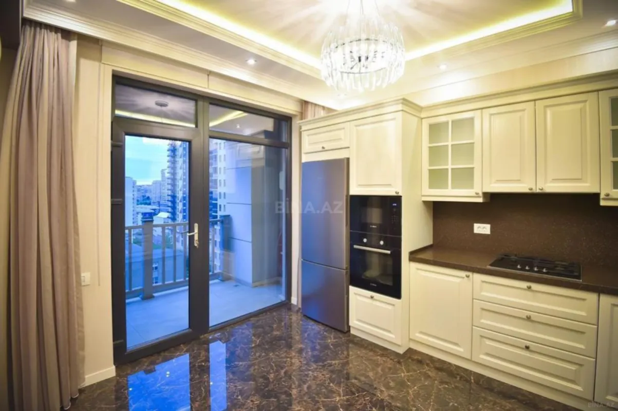 Satılır 3 otaqlı mənzil 137 m²