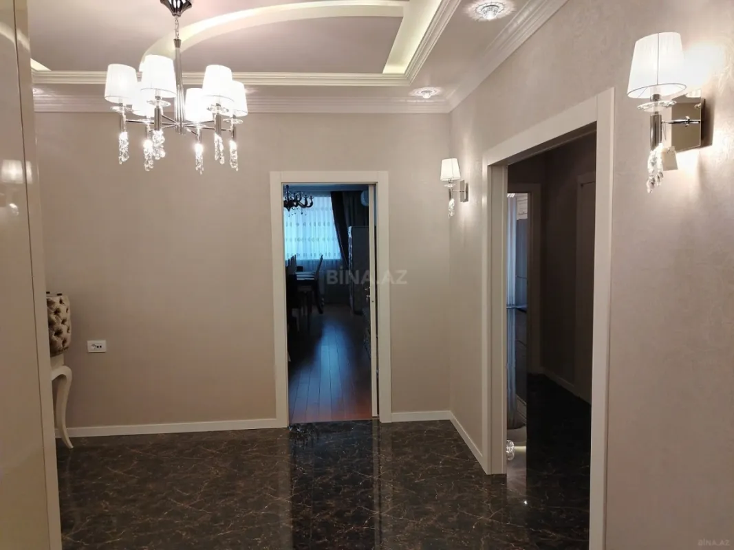 Satılır 3 otaqlı mənzil 137 m²