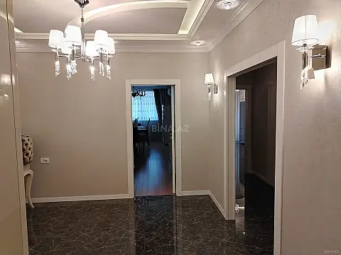 Satılır 3 otaqlı mənzil 137 m²