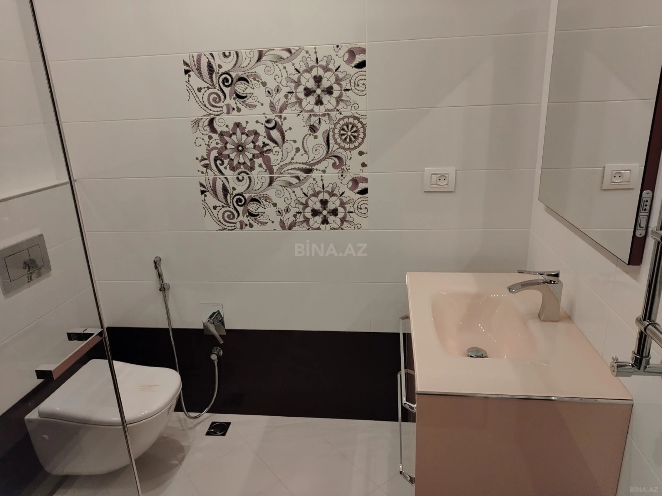 Satılır 3 otaqlı mənzil 137 m²