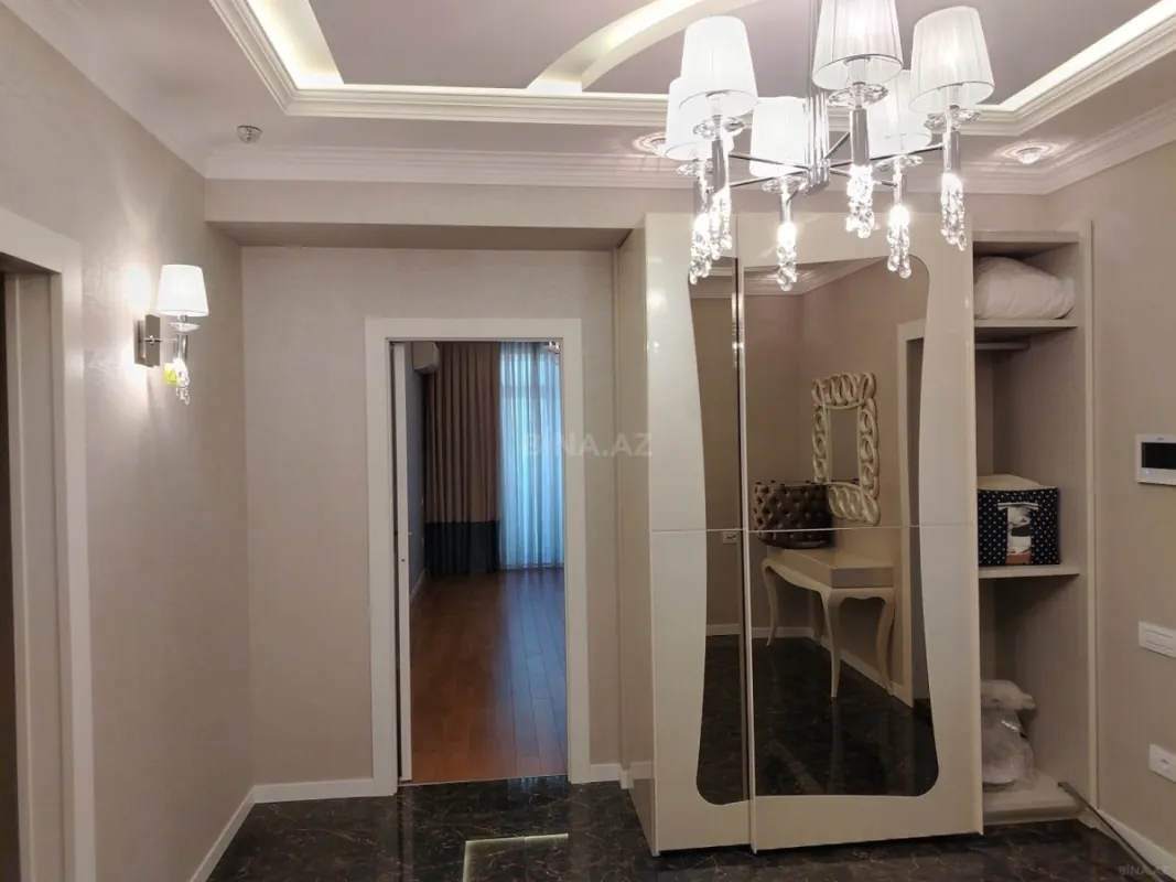 Satılır 3 otaqlı mənzil 137 m²